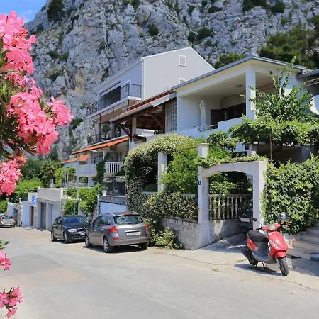 With A Parking Space - 18919 * Omis